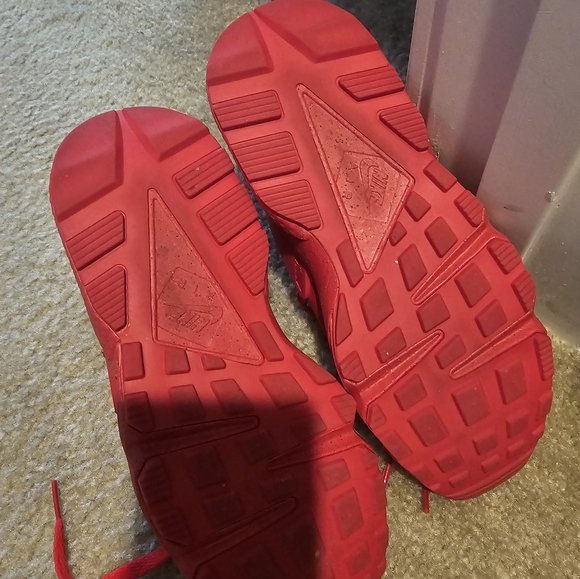 Nike Air Huarache Red Shoe - Picture 10 of 15
